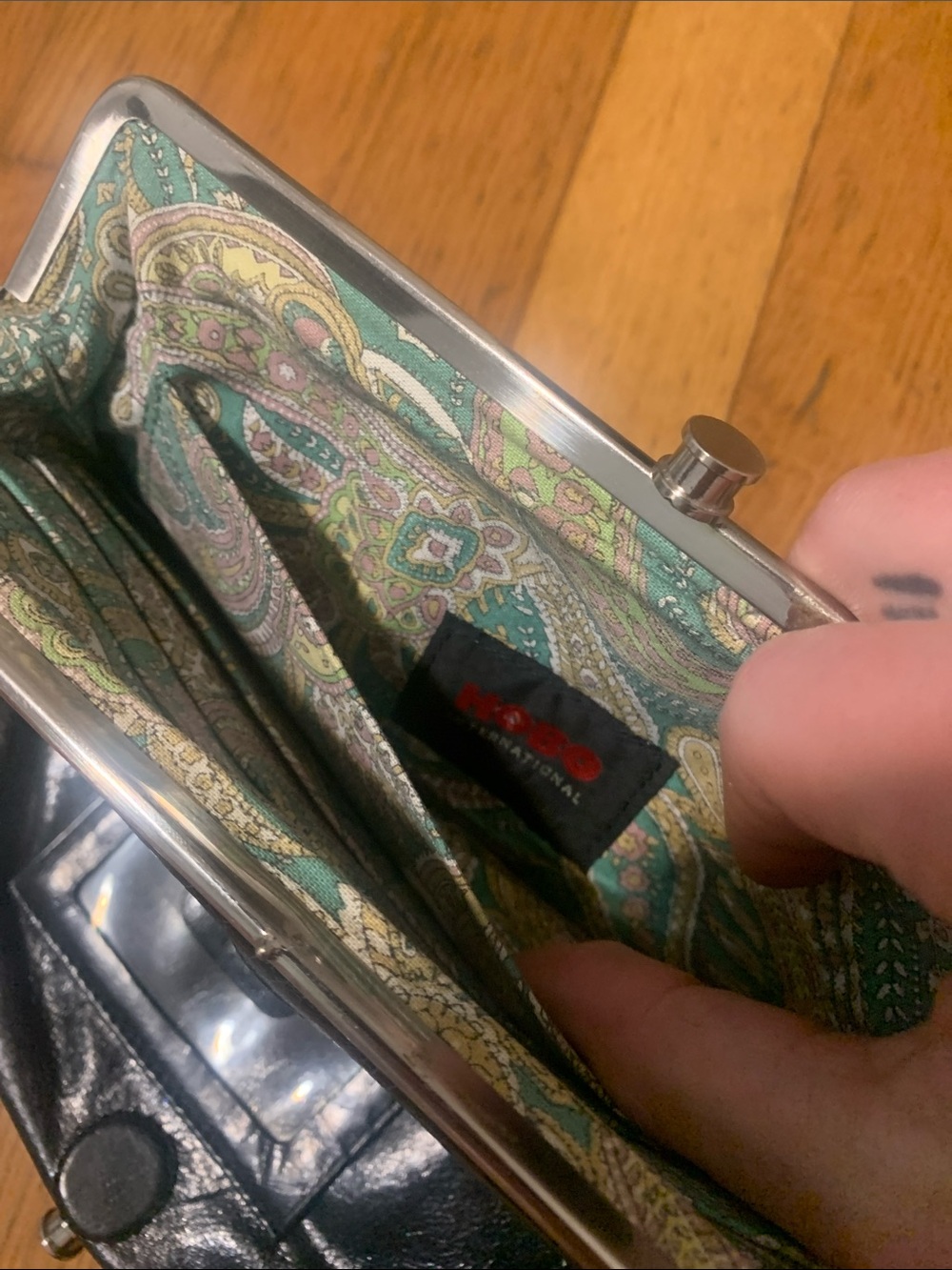 Hobo Kisslock Leather Wallet - Picture 3 of 4